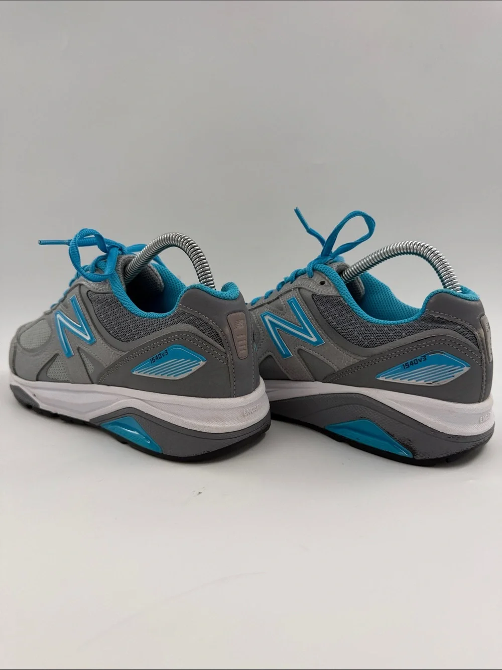 New Balance 1540v3 Women's Size 6.0 Running Shoe Silver Polaris Dragonfly Blue